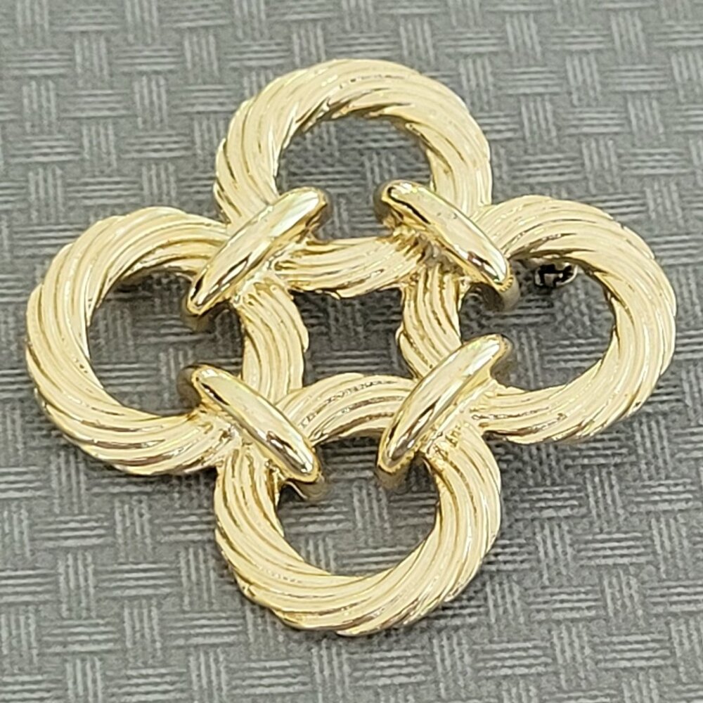 Vintage  4 Connected Circle Brooch
